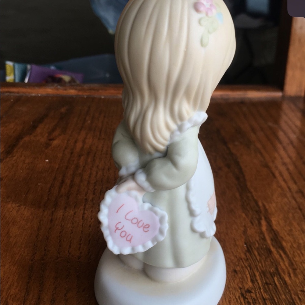 Precious Moments god is love dear Valentine porcelain figurine